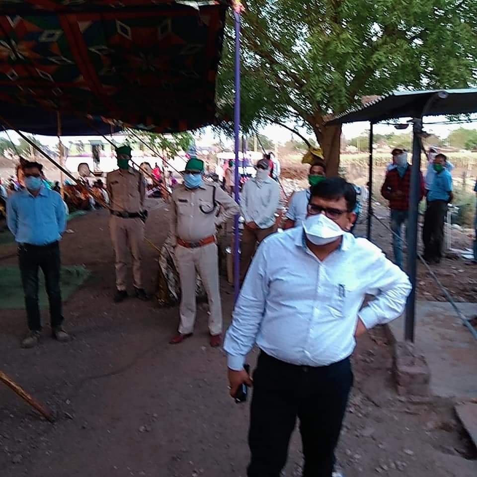 कलेक्टर एवं जिला मजिस्ट्रेट बुरहानपुर श्री प्रवीण सिंह ने लोनी चेकपोस्ट का किया निरीक्षण | New India Times