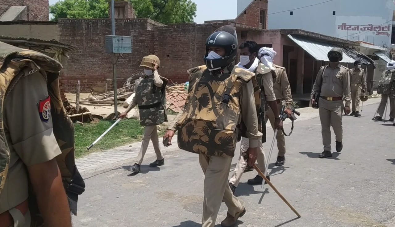 लाॅक डाउन के पालन कराने को लेकर पुलिस ने खीरों में किया फ्लैग मार्च | New India Times
