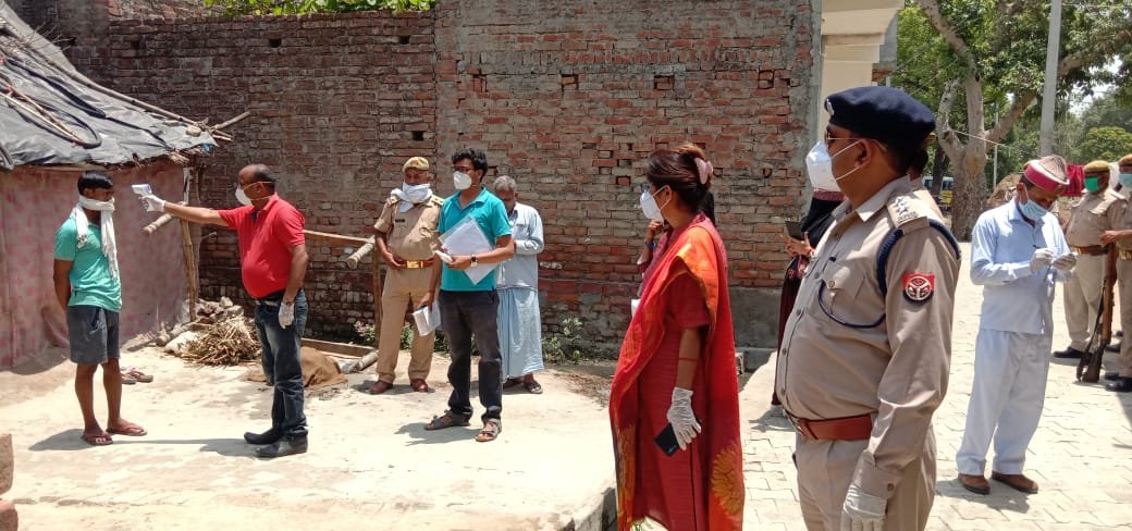 प्रवासी मजदूरों की करायी गयी थर्मल स्क्रीनिंग | New India Times