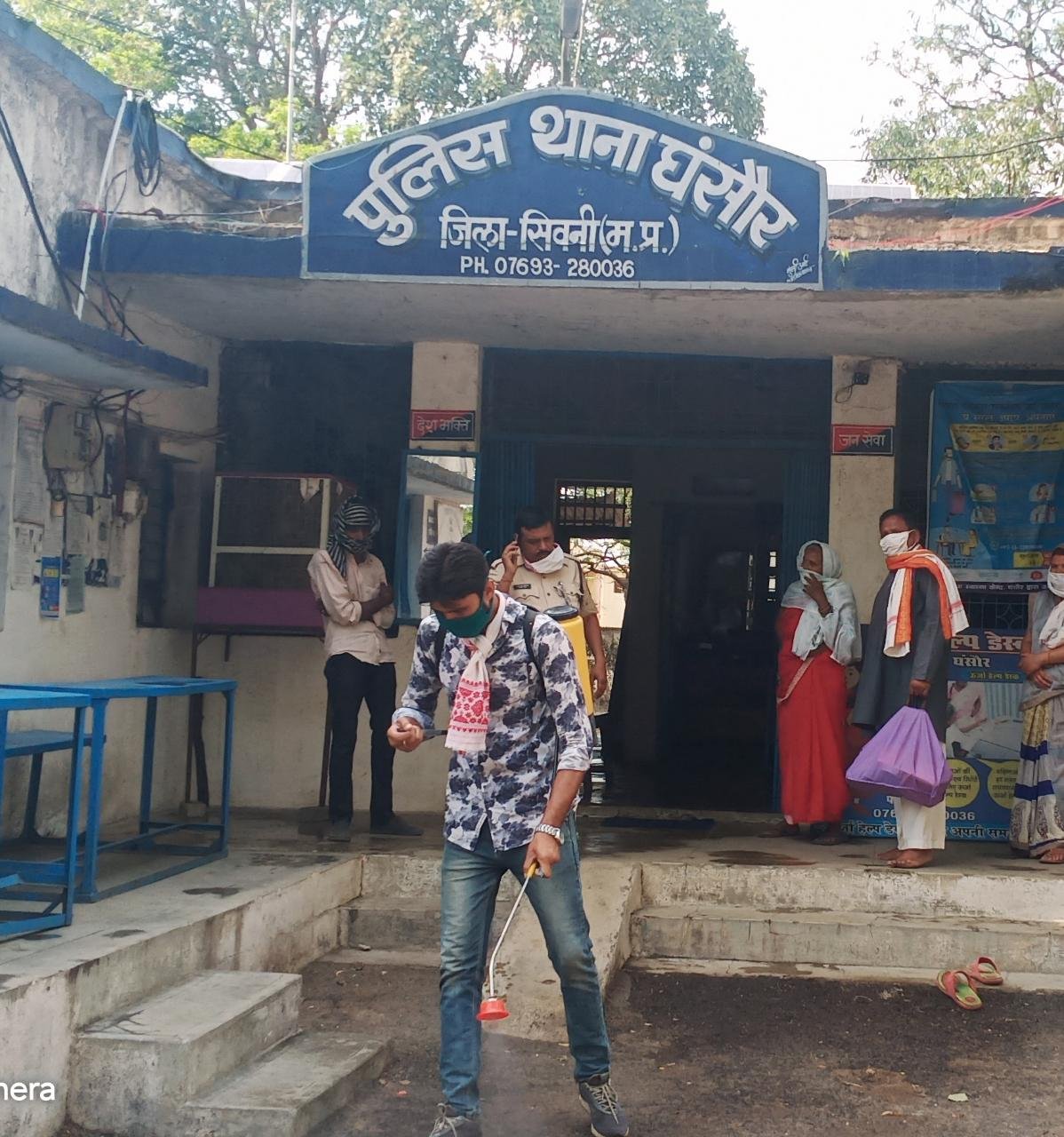 कोरोना वाॅरियर नें क्षेत्र को किया गौरवान्वित, लगातार कर रहा सैनिटाइज का छिड़काव, घर-घर बांटा गया राशन एवं फेस मास्क | New India Times