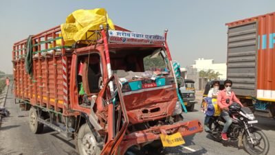 गाय को बचाने के चक्कर में प्रवासी मजदूरों से भरे डीसीएम ने ट्रक को मारी टक्कर, चार लोग गंभीर रूप से घायल | New India Times