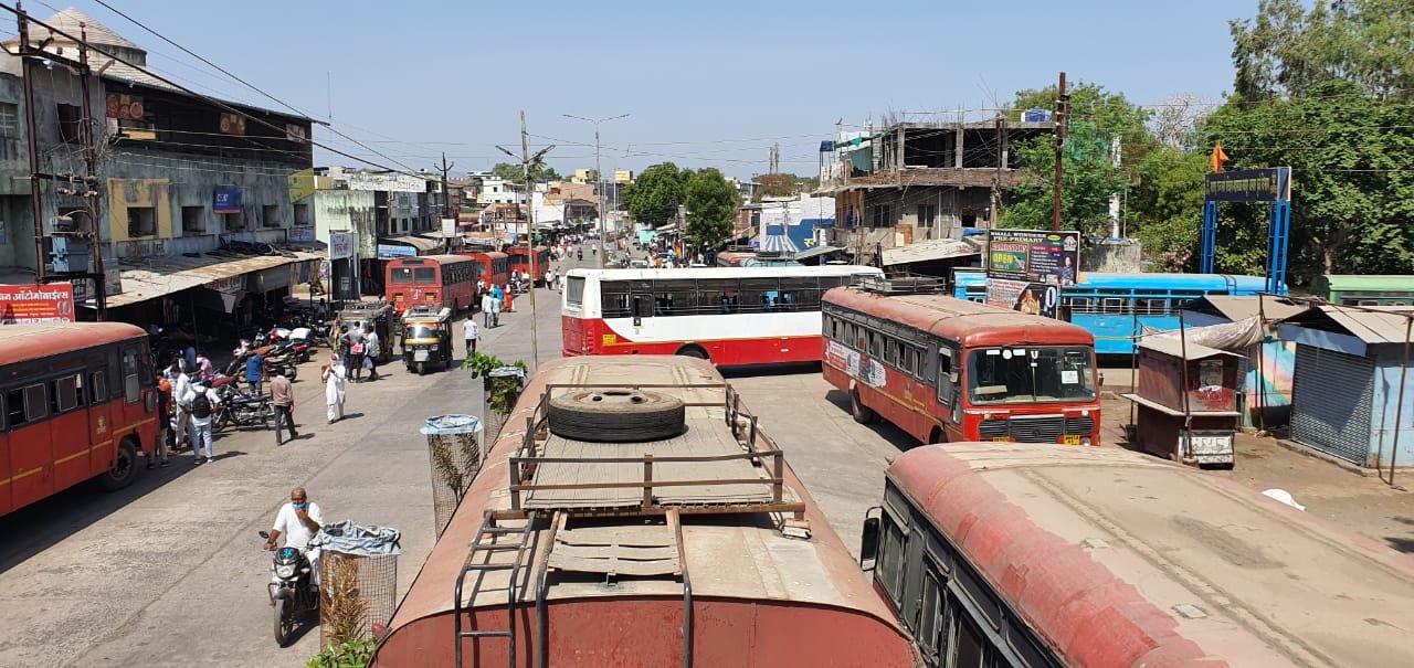 प्रवासी मजदूरों के इंतजार में नवापुर में खड़ी हैं 169 बसें, वाहन चालकों के खाने पीने की नहीं की गई व्यवस्था | New India Times