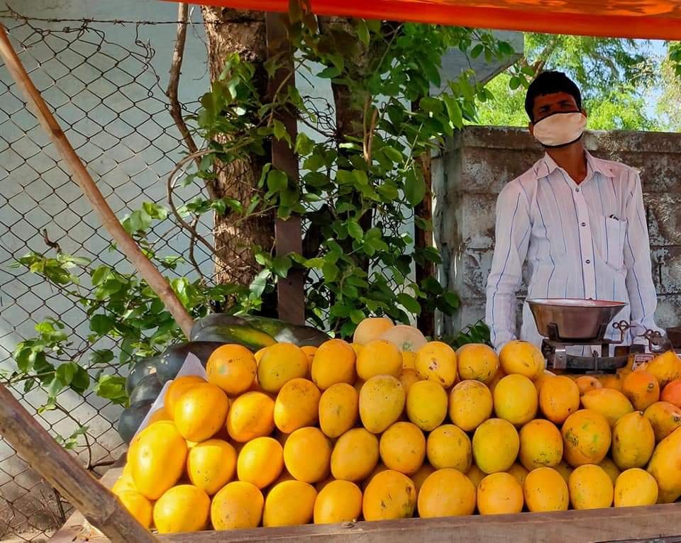 खाद्य सुरक्षा विभाग ने निरीक्षण अभियान चला कर लोगों को दी चेतावनी, मास्क के बिना सब्ज़ी बेची तो होगी कार्यवाही | New India Times