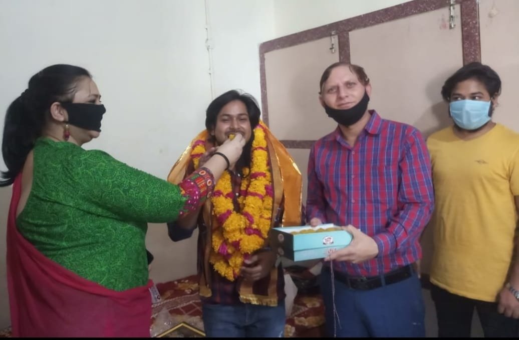 ब्रज के उभरते हुए फिल्म निर्देशक शेखर तोमर को किया गया सम्मानित | New India Times