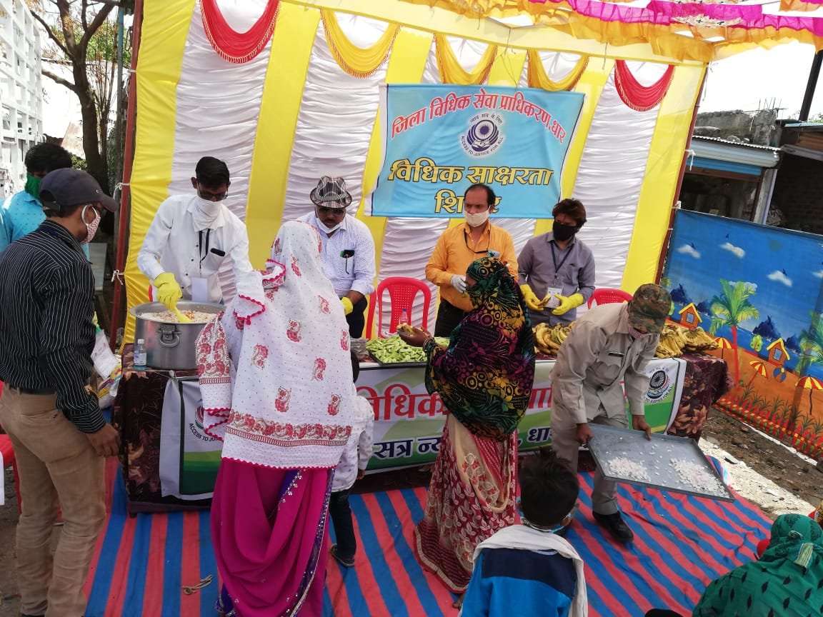 विधिक सेवा प्राधिकरण ने प्रवासी श्रमिकों एवं राहगीरों के लिए लगाया राहत सामाग्री वितरण शिविर | New India Times