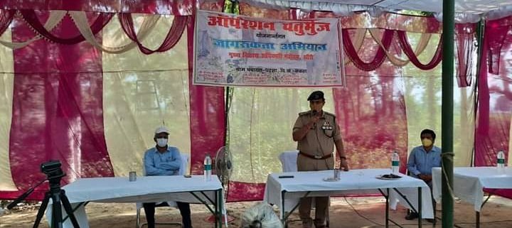 ग्राम पंचायत परसा के चतुर्भुज मॉडल को देखने पहुंचे एडीजी, डीएम व एसपी | New India Times