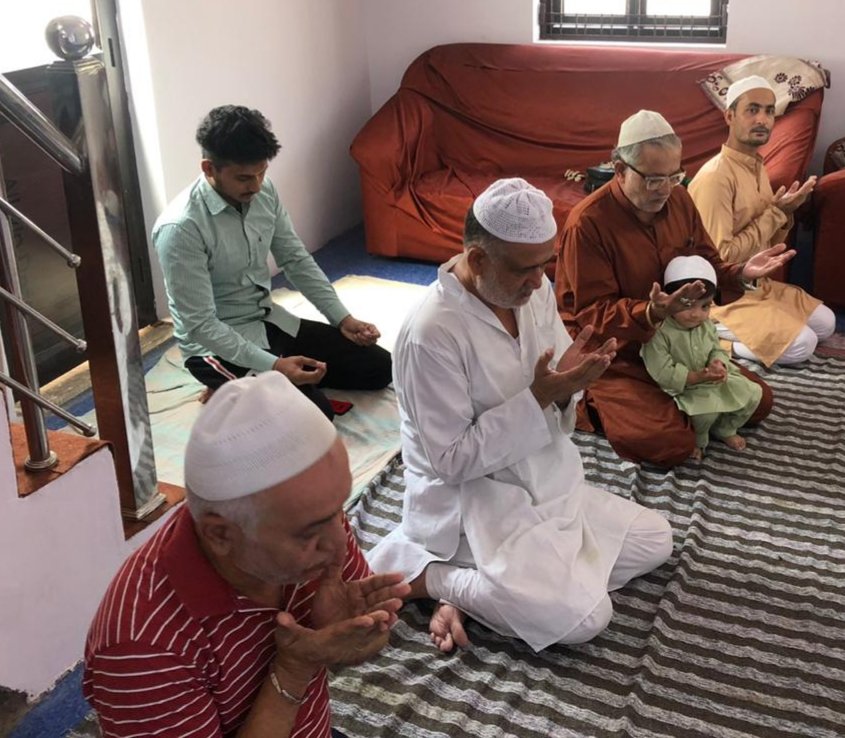 ईद-उल-फितर पर विशेष: चारों तरफ मोहब्बत बिखेर देता है यह त्योहार | New India Times