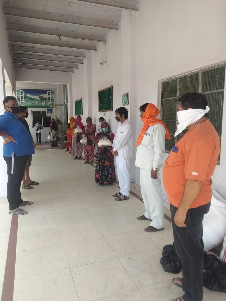भारत सेवा न्यास के द्वारा गरीब, निर्धन, असहाय व अन्य जरूरतमंदों को खाद्य सामग्री देने का प्रयास निरंतर जारी | New India Times