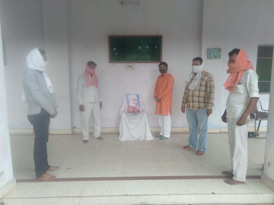 राजीव गांधी पंचायती राज संगठन उत्तर प्रदेश द्वारा प्रथम प्रधानमंत्री स्वर्गीय जवाहरलाल नेहरू को दी गई श्रद्धांजलि | New India Times