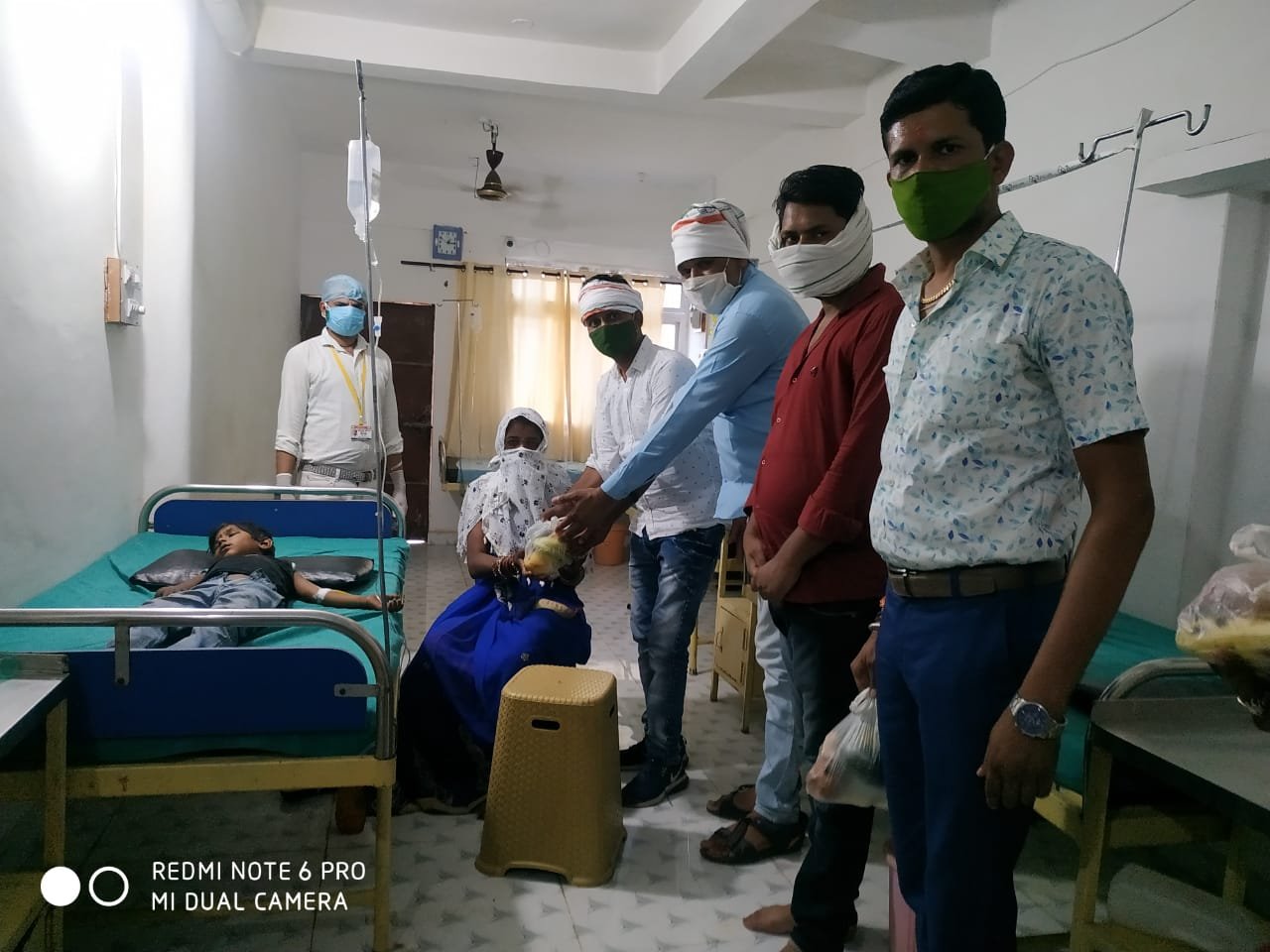 पूर्व मंत्री व देवरी विधायक हर्ष यादव के जन्मदिन पर समर्थकों ने किये फल वितरित | New India Times