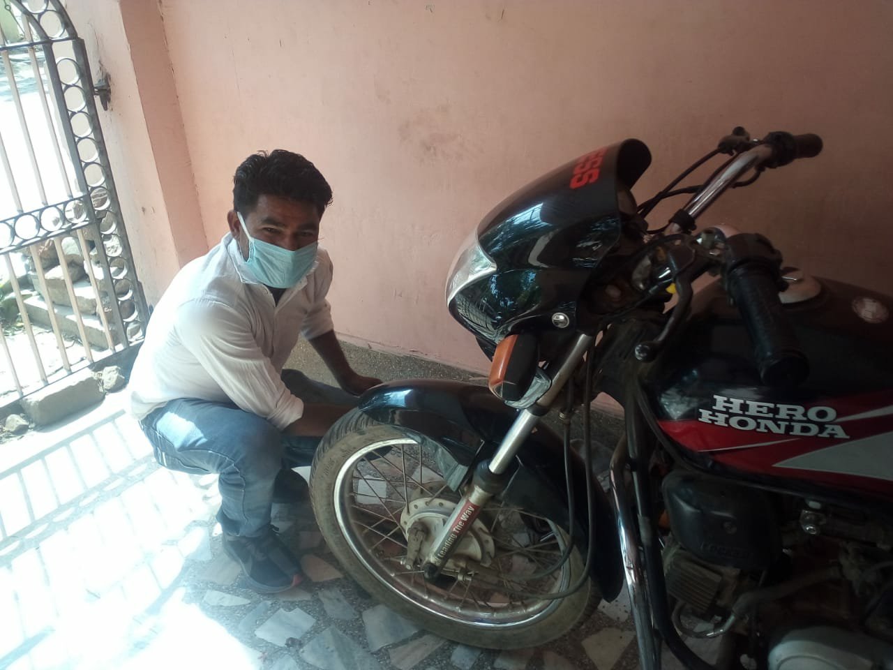 लाॅक डाउन में फ्री सर्विस देना वाला गरीब परिवार का जुनून युवक है बाबू कुरैशी, पुलिस, नगर निगम, मीडिया कर्मी, डाॅक्टरों व समाजसेवकों की काॅल पर घर-घर पहुंच कर निःशुल्क सेवाएं देता है यह समाजसेवी युवक | New India Times