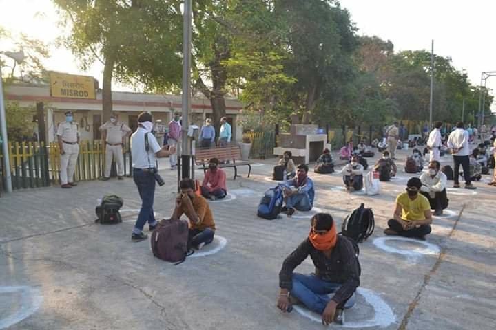 विशेष ट्रेन से नासिक से भोपाल आए 319 श्रमिक, भोपाल से 319 श्रमिकों को प्रदेश के विभिन्न जिलों में बसों से किया गया रवाना | New India Times