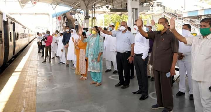 प्रसिद्ध जामिया मदरसा अक्कलकुआं में अध्ययनरत 4224 बच्चों को चार ट्रेनों के द्वारा नंदुरबार से भेजा गया बिहार | New India Times