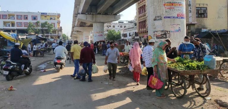 प्राइवेट कार्यालयों के सशर्त खुलने पर लाॅक डाउन-3 के दौरान लखनऊ की सड़कों पर दिखी प्राइवेट वाहनों की भीड़ | New India Times