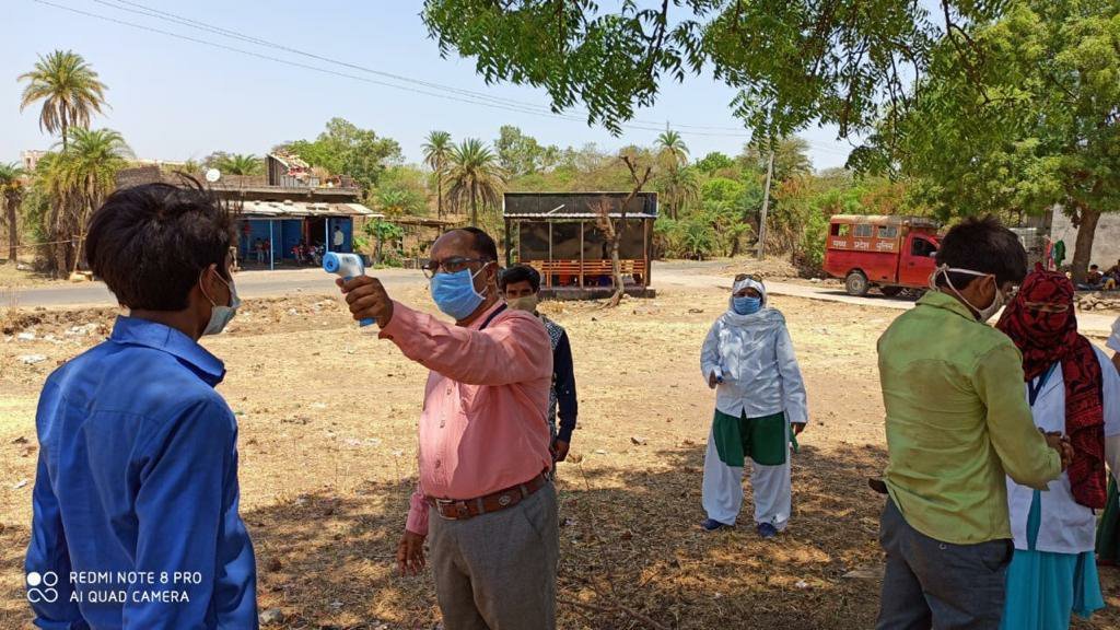 55 फीवर क्नीनिक संचालन के निर्देश, लौट रहे मजदूरों का हो रहा है परीक्षण | New India Times