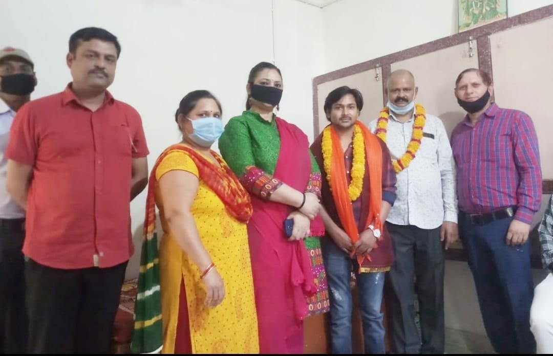 ब्रज के उभरते हुए फिल्म निर्देशक शेखर तोमर को किया गया सम्मानित | New India Times