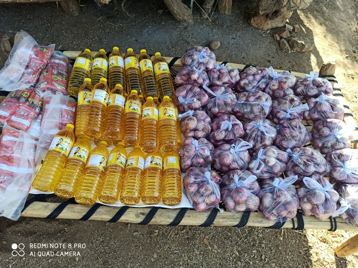 'एक कदम गांव की ओर' मुहिम में आकाश एवं अजाक्स सदस्य अजनार परिवार ने अपने गांव में मानवता का परिचय देते हुए वितरित किया राशन | New India Times