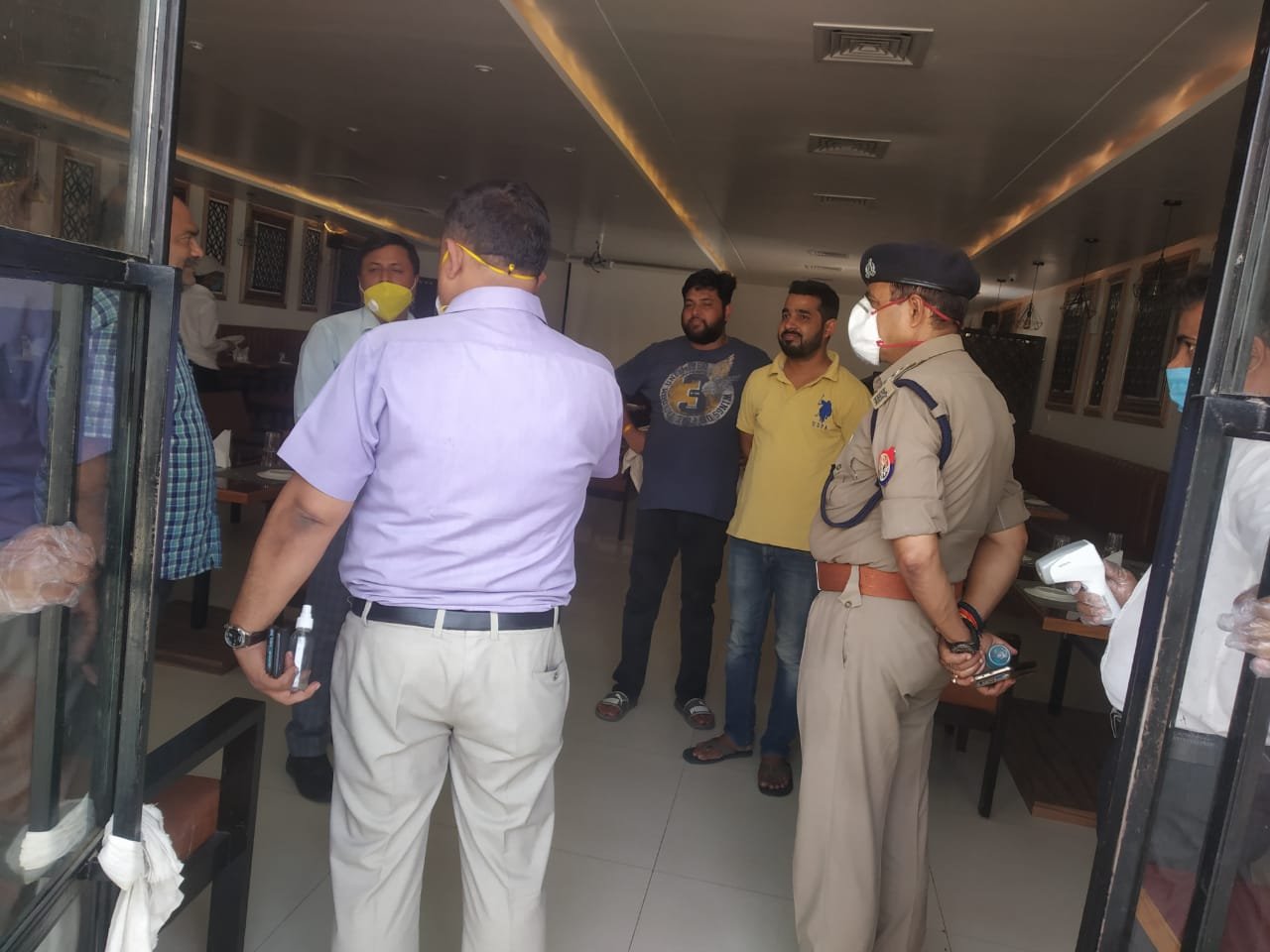 नगर मजिस्ट्रेट व पुलिस क्षेत्राधिकारी नगर ने किया माॅल, होटल एवं रेस्टोरेन्ट का निरीक्षण | New India Times