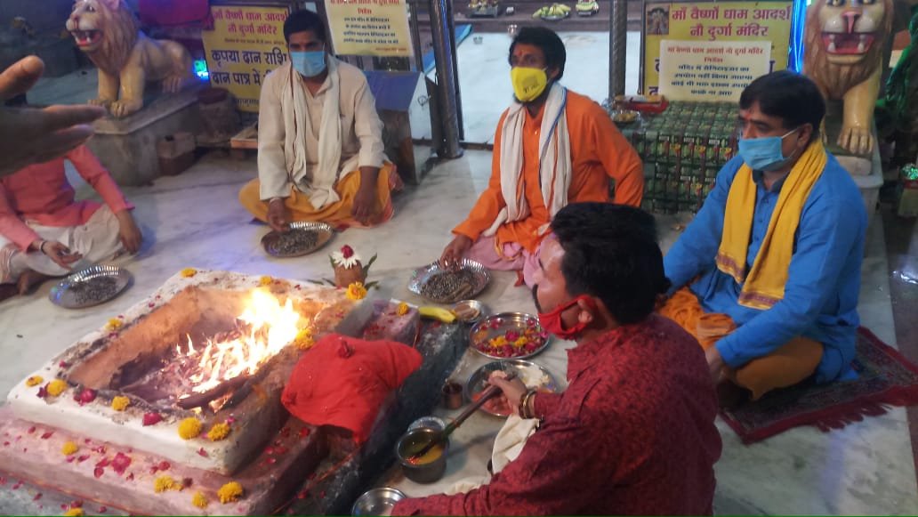 भोपाल में लॉकडाउन के नियमों का उल्लंघन करने वाले मंदिर संचालक चंद्रशेखर तिवारी सहित पांच लोगों पर एफआईआर दर्ज | New India Times