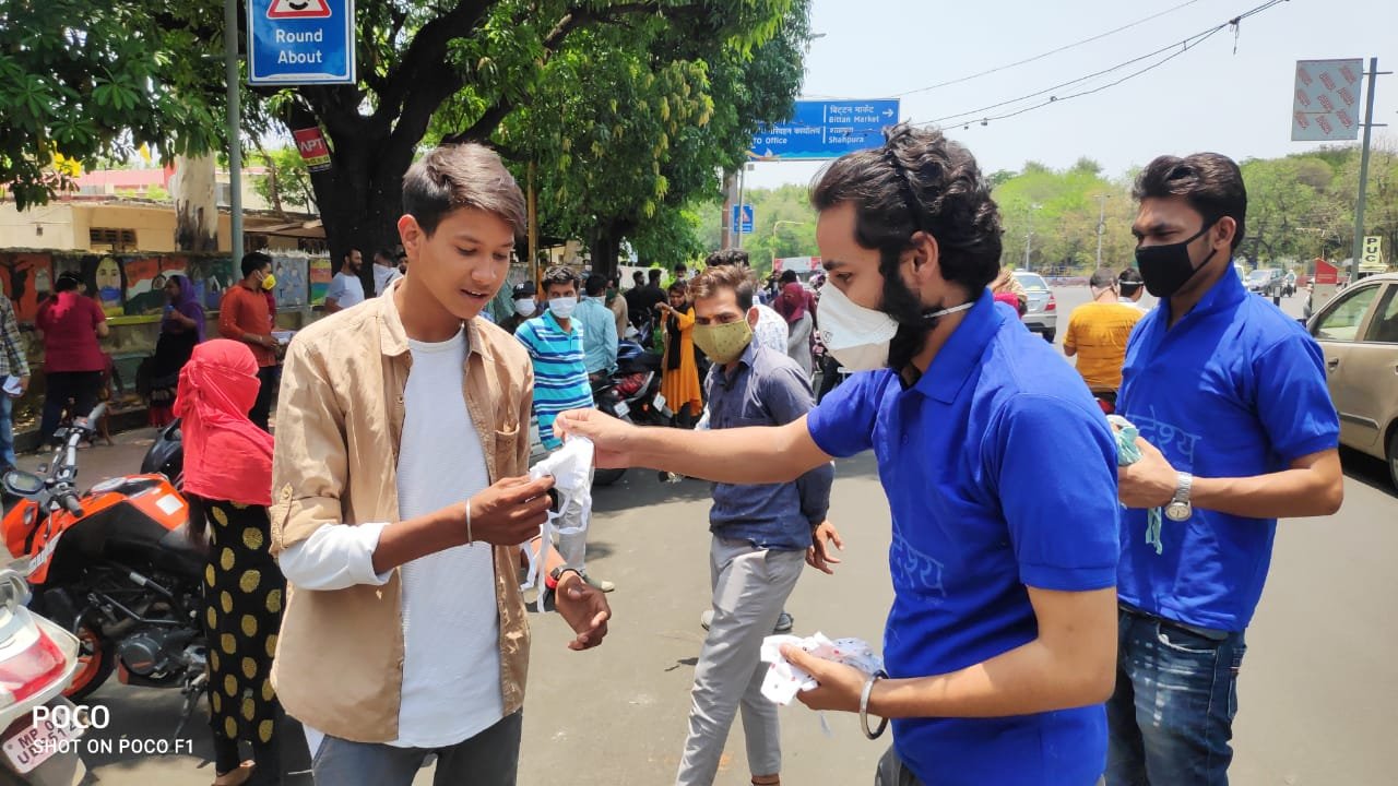 उद्देश्य युवा सामाजिक एवं जन कल्याण समिति और ग्लेड भारत फाउंडेशन के सामूहिक तत्वधान में विद्यार्थियों को किया गया मास्क वितरित | New India Times