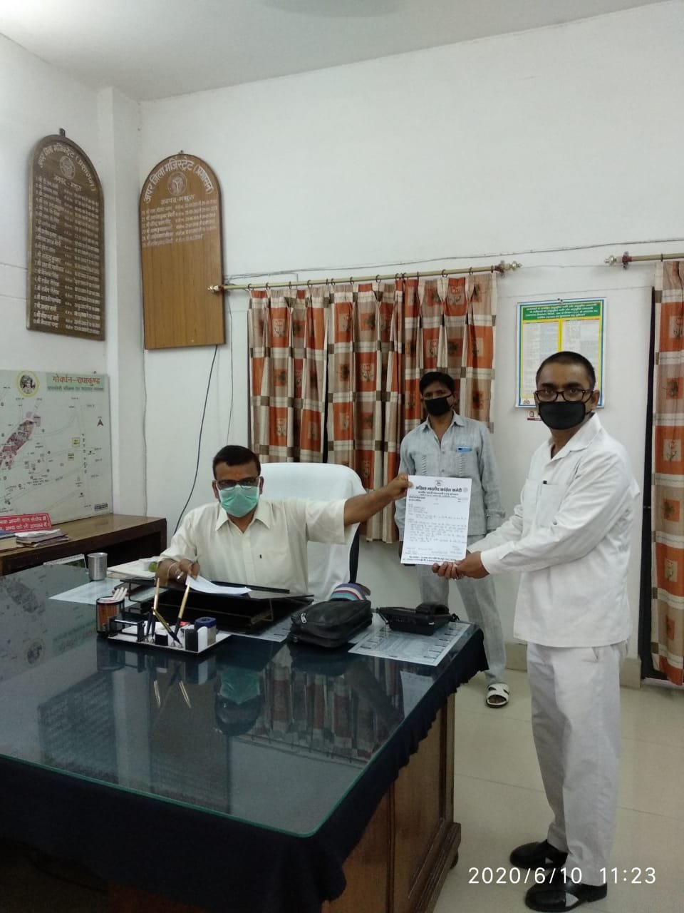 मनरेगा के तहत मजदूरों को साल में 100 दिन के स्थान पर 200 दिन काम दिया जाए: मानवेन्द्र पाण्डव। राजीव गांधी पंचायती राज संगठन ने मुख्यमंत्री के नाम जिला अधिकारी को सौंपा ज्ञापन | New India Times