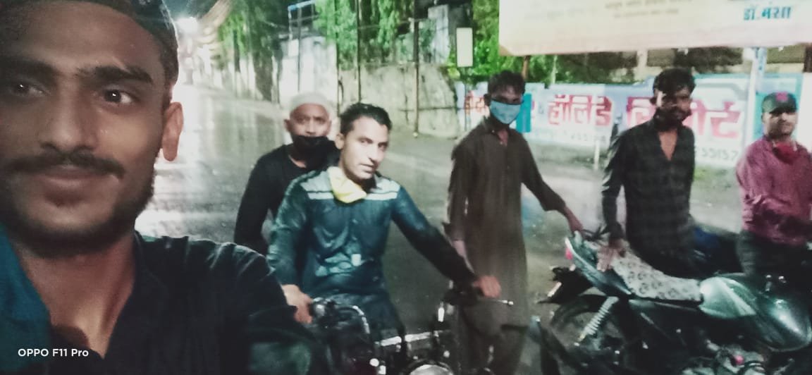 मुंबई से रीवा, सतना, जबलपुर जा रहे प्रवासी यात्रियों को वितरित किए गए भोजन सामग्री, जल आदि के पैकेट्स | New India Times