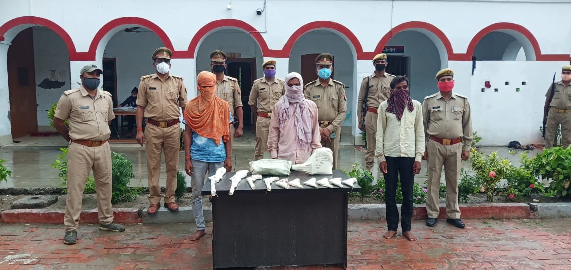 अवैध हथियार फैक्ट्री का हुआ खुलासा, निर्मित व अर्धनिर्मित हथियारों के जखीरा के साथ तीन आरोपी गिरफ्तार | New India Times