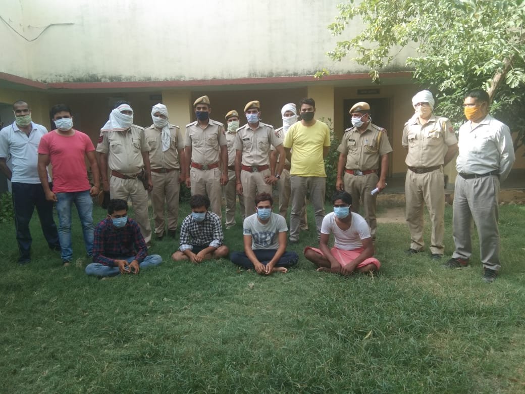 धौलपुर पुलिस ने सन्तर रोड व्यापारी से 4 माह पूर्व हुई लूट की वारदात का पर्दाफाश करते हुए गिरोह के 4 सदस्यों को किया गिरफ्तार | New India Times