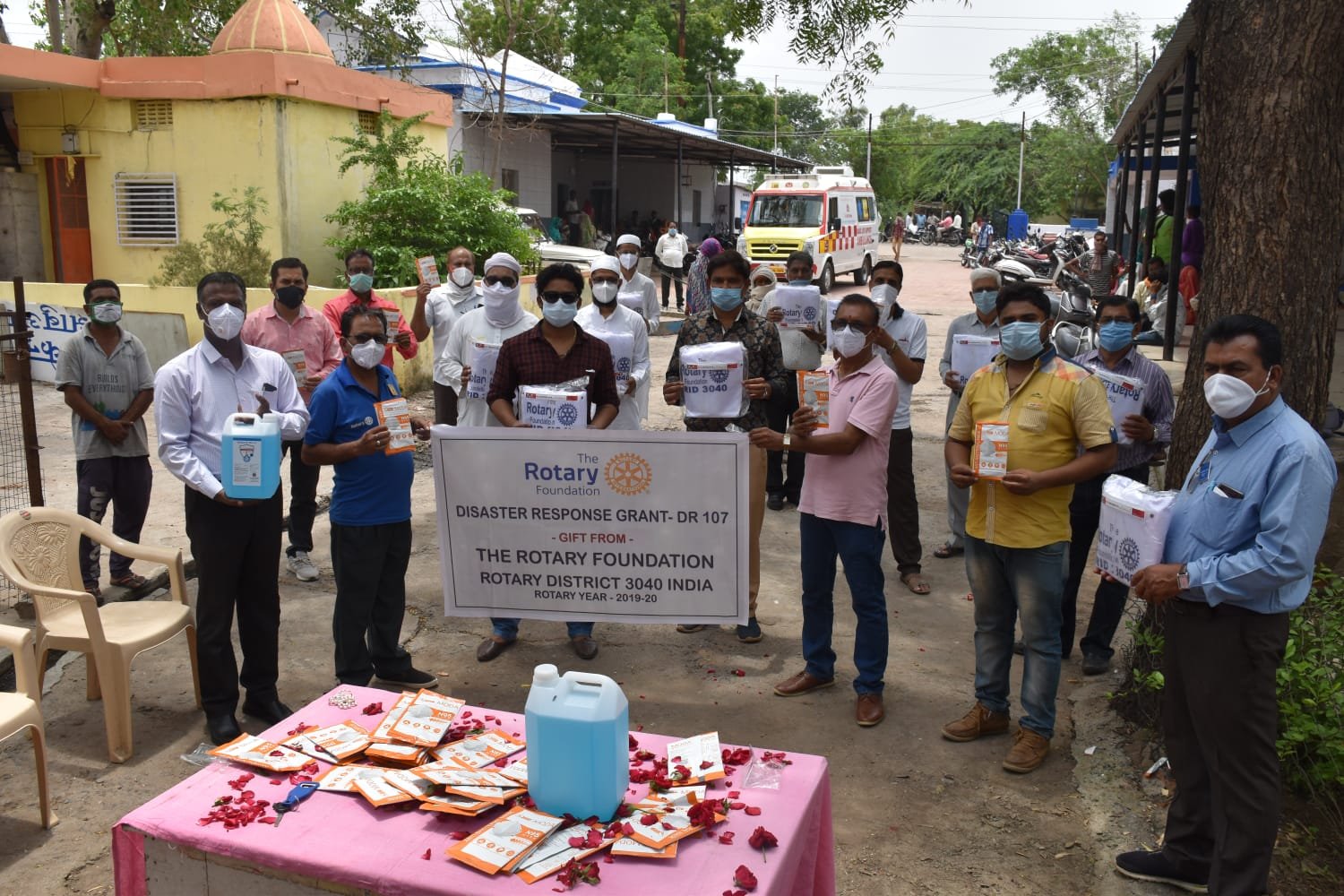रोटरी क्लब अपना की ओर से मेघनगर सामुदायिक स्वास्थ्य केंद्र में पी.पी.ई किट, मास्क, सैनिटाइजर का हुआ निःशुल्क वितरण | New India Times