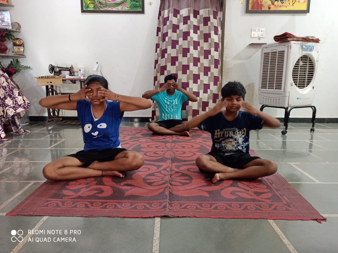 अंतर्राष्ट्रीय योग दिवस के अवसर पर प्रोटोकॉल के तहत अधिकारियों- कर्मचारियों ने घर पर रहकर किया योग | New India Times