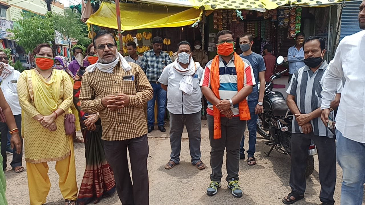 भाजपा कार्यकर्ताओं ने किया चीनी राष्ट्रपति का पुतला दहन एवं चाइना सामग्री का विरोध | New India Times