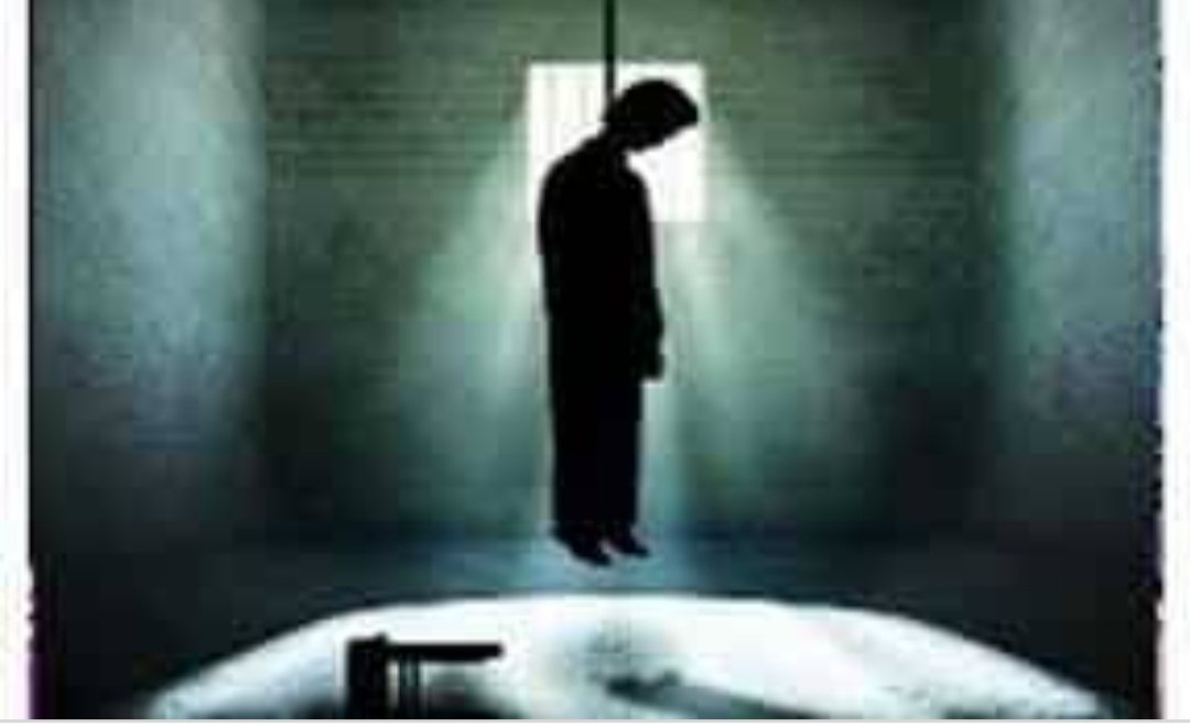 युवक ने अपने ही घर में लगाई फांसी | New India Times