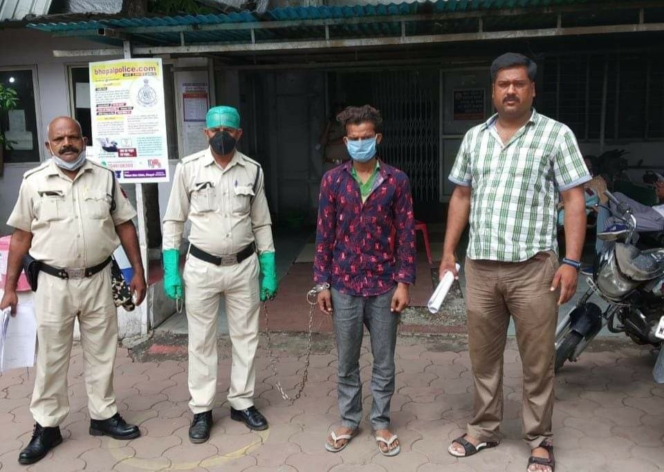 एक शातिर चोर गिरफ्तार, नशा व जुआ की लत को पूरा करने के लिए करता था चोरी | New India Times