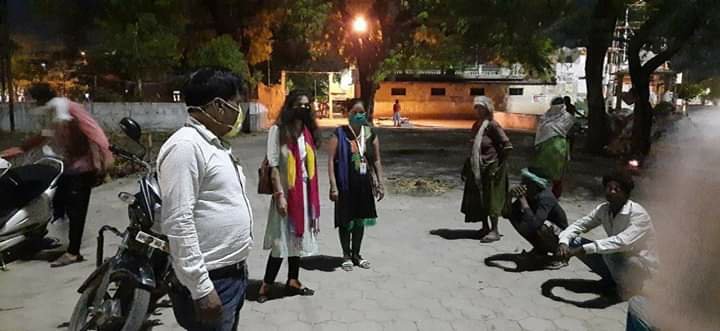 गौरवशाली सामाजिक संस्था की ओर श्रमिक परिवारों को किया गया मटका एवं सूखा राशन सामग्री वितरित 3 गौरवशाली सामाजिक संस्था की ओर श्रमिक परिवारों को किया गया मटका एवं सूखा राशन सामग्री वितरित | New India Times