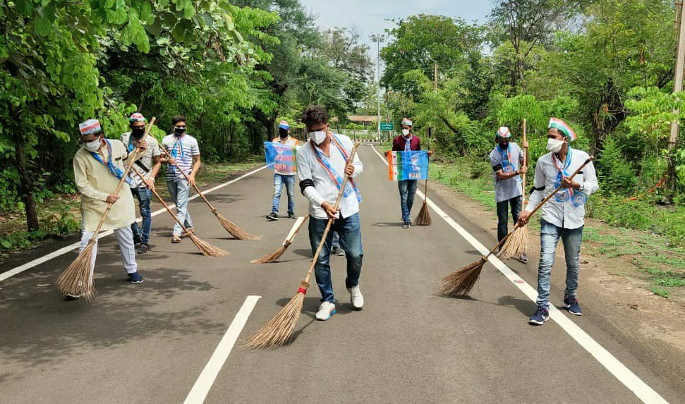 जनरल प्रमोशन की मांग को लेकर<br>एनएसयूआई द्वारा बरकतउल्ला विश्वविद्यालय में गांधीवादी तरीके से किया गया विरोध प्रदर्शन | New India Times