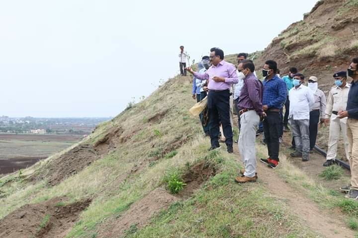 कभी वीरान थी पहाड़ी अब छाई हरियाली, कलेक्टर ने देखे कार्य तो बोले वेल्डन | New India Times