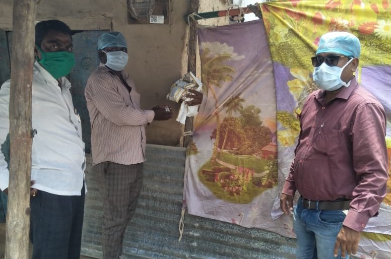 बुरहानपुर जिला के ग्राम बक्खारी में किया गया त्रिकूट काढ़े का वितरण | New India Times