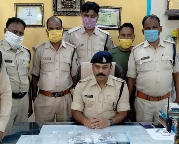 10,000 रूपये के इनामी बदमाश को दतिया पुलिसने किया गिरफ्तार | New India Times