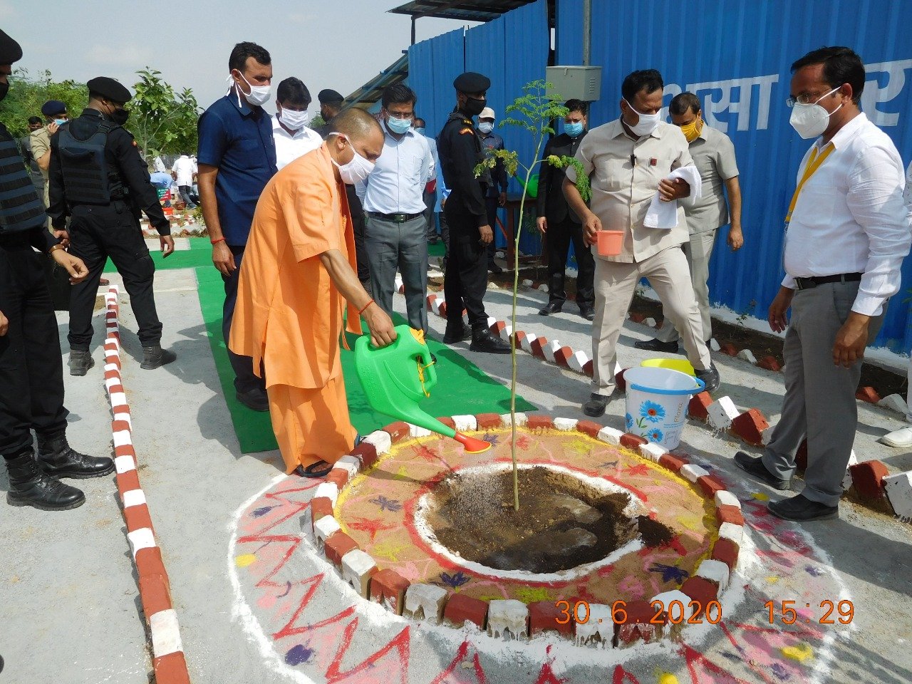 मुख्यमंत्री श्री योगी आदित्यनाथ ने झांसी जिला के ग्राम मुराटा तहसील मोंठ में जल जीवन मिशन उत्तर प्रदेश के अंतर्गत प्रथम चरण में बुंदेलखंड की 2185 करोड़ की 12 ग्रामीण पाइप पेयजल परियोजनाओं के निर्माण कार्य का भूमि पूजन करते हुए किया शुभारंभ | New India Times