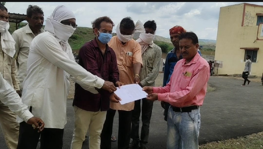 जिले के अधिकारियों द्वारा नहीं किया जा रहा कोविड-19 के नियमों का पालन: जिला अध्यक्ष महेश पटेल | New India Times