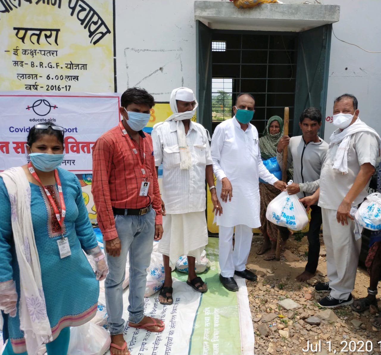 जनपद पंचायत कार्यालय मेघनगर के माध्यम से जरूरतमंद परिवारों तक पहुंचाई राहत सामग्री | New India Times