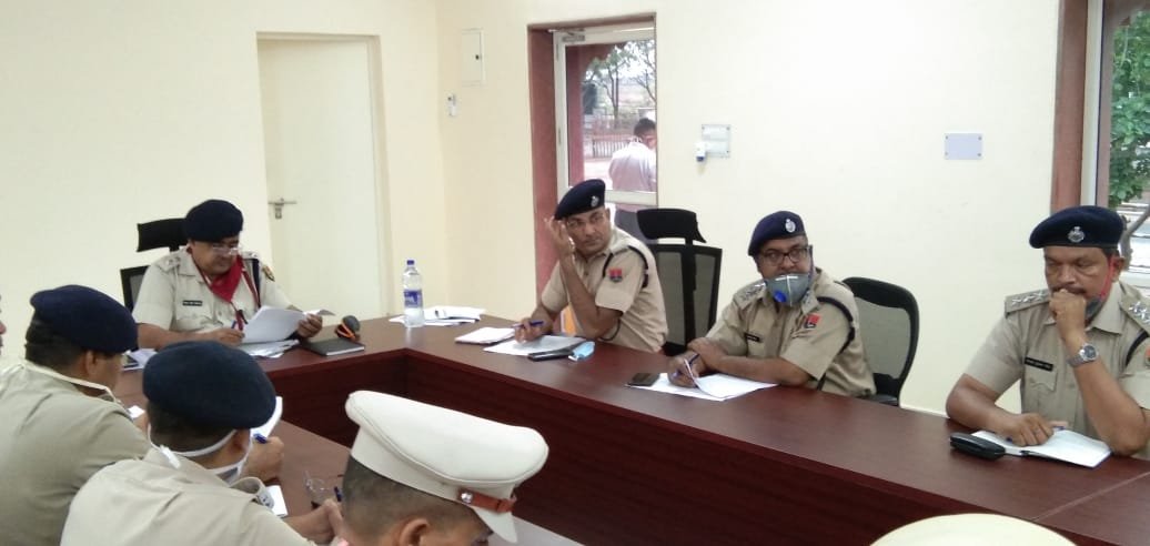 पुलिस अधीक्षक केसर सिंह शेखावत ने अपराध गोष्ठी में अपराधों की रोकथाम, गश्त व्यवस्था सुदृढ़ करने और अवैध चम्बल रेता निकासी-परिवहन पर पूर्णतः पाबंदी लगाने के दिए निर्देश | New India Times