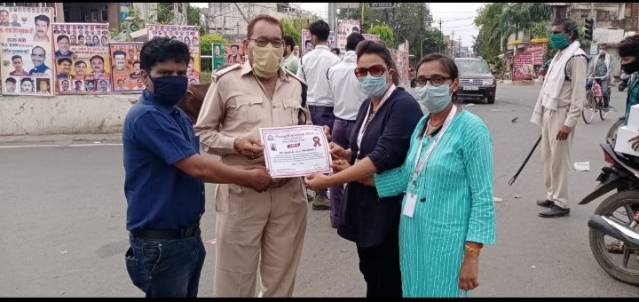 गौरवशाली सामाजिक संस्था ने आभार पत्र देकर पुलिस कर्मियों और समाज़सेवियो का किया सम्मान | New India Times