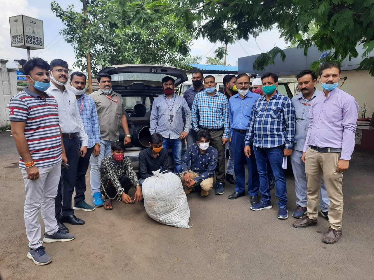 काइम ब्रांच भोपाल ने तीन आरोपियों को लाखों रुपये के गांजा व सेन्ट्रो कार समेत किया गिरफ्तार | New India Times