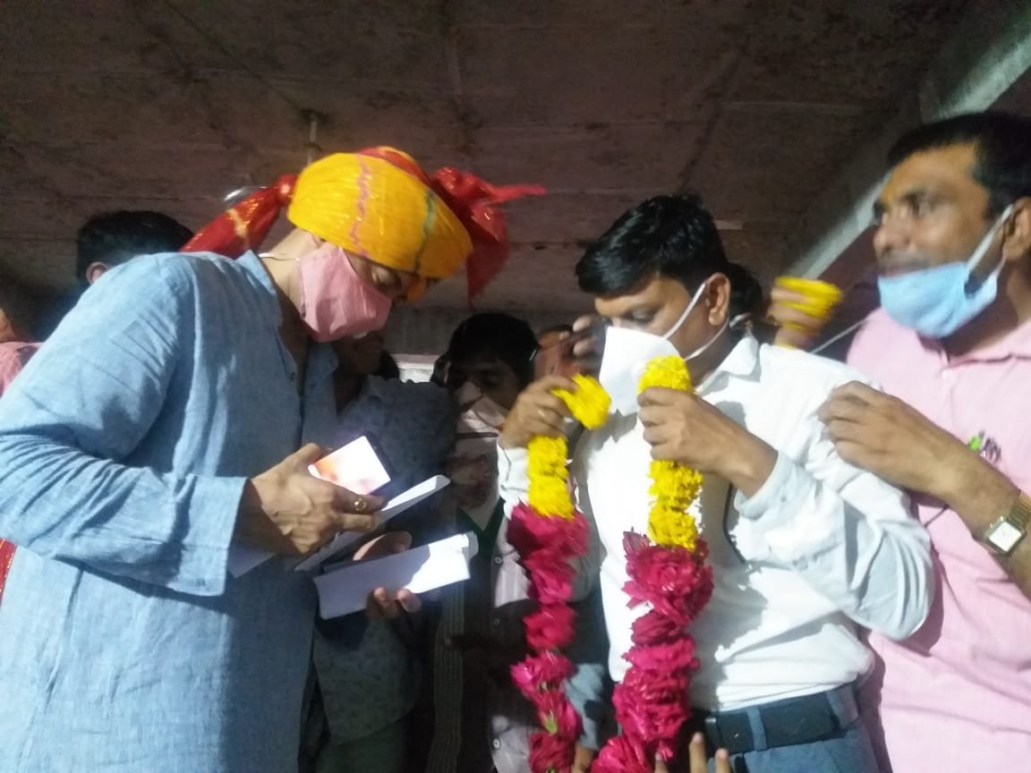 पांच सूत्रीय मांगों को लेकर कैबिनेट मंत्री राजवर्धनसिंह दत्तीगाव को ज्ञापन सौंप कर दिया आमंत्रण | New India Times