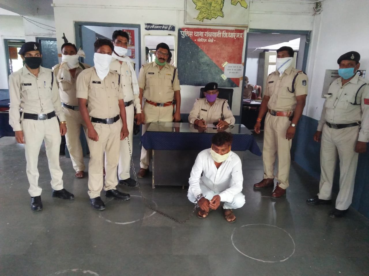 चार वर्षों से हत्या के मामले में फरार इनामी बदमाश गिरफ्तार | New India Times