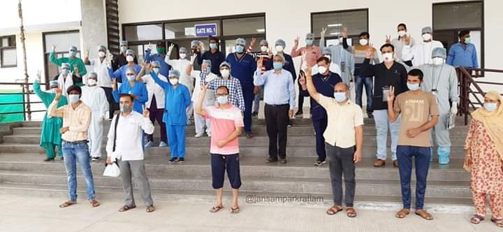 रतलाम में मंगलवार को 6 कोरोना पेशेंट स्वस्थ होकर पहुंचे घर | New India Times