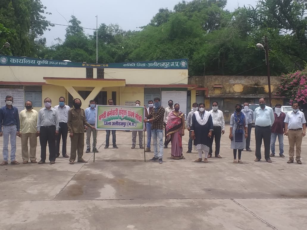 प्रदेश की कृषि उपज मंडियों में मॉडल मंडी एक्ट लागू किये जाने का विरोध, म.प्र. कृषि उपज मंडी अधिनियम 1972 के प्रावधानों में बदलाव किये जाने के विरोध में उतरे प्रदेशभर के मंडी कर्मचारी, मुख्यमंत्री के नाम एसडीएम को सौंपा ज्ञापन | New India Times