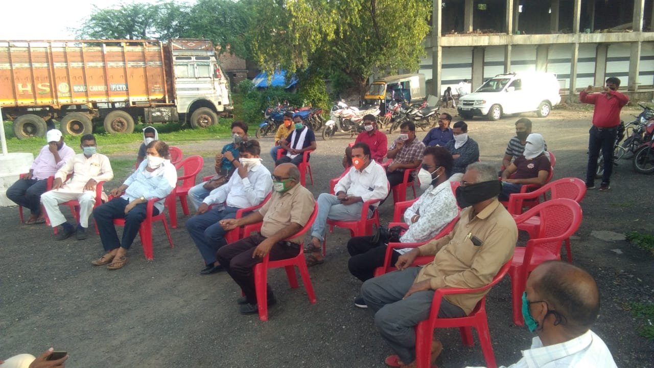 आगामी त्योहारों को लेकर मेघनगर थाना परिसर में शांति समिति की बैठक संपन्न | New India Times