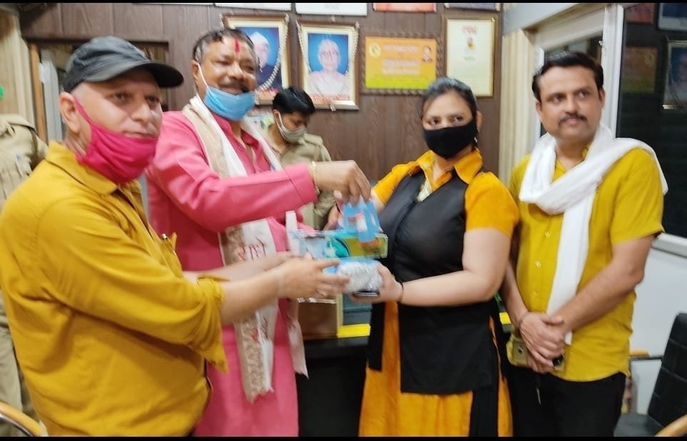 ब्रज यातायात एवं पर्यावरण जन जागरूकता समिति (रजि.) उत्तर प्रदेश ने मास्क बैंक | New India Times